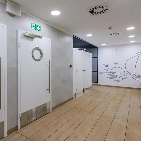 Omega Lake, Sun & Snow Lejlighed *