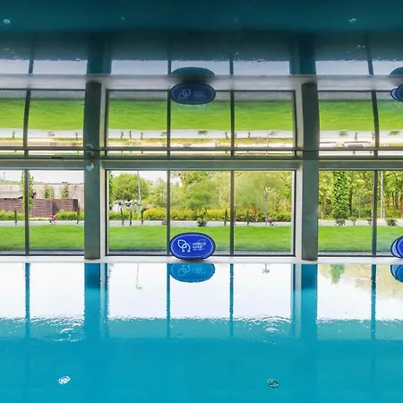 Omega Lake, Sun & Snow Lejlighed