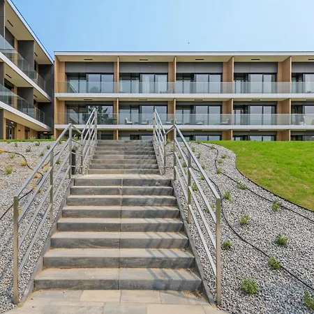 Omega Lake, Sun & Snow Lejlighed