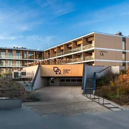 Omega Lake, Sun & Snow Lägenhet