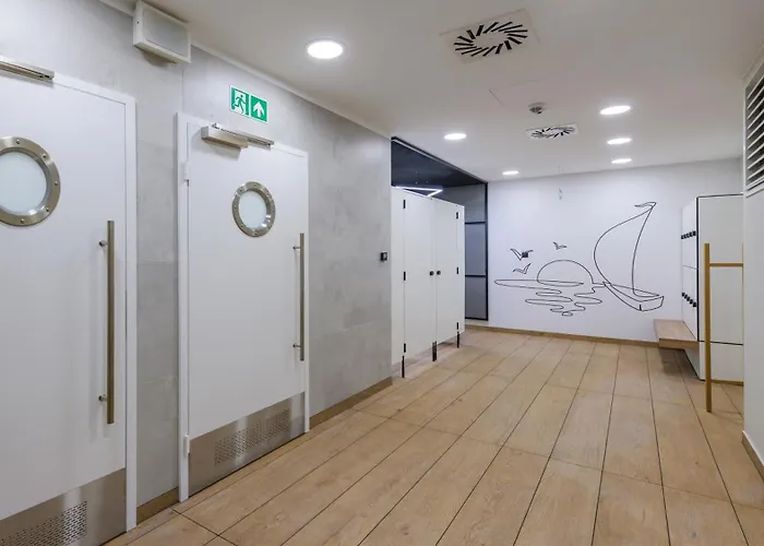 Omega Lake, Sun & Snow Lägenhet *