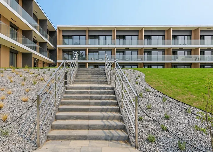 Omega Lake, Sun & Snow Lägenhet