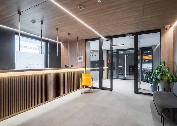 Omega Lake, Sun & Snow Lägenhet *